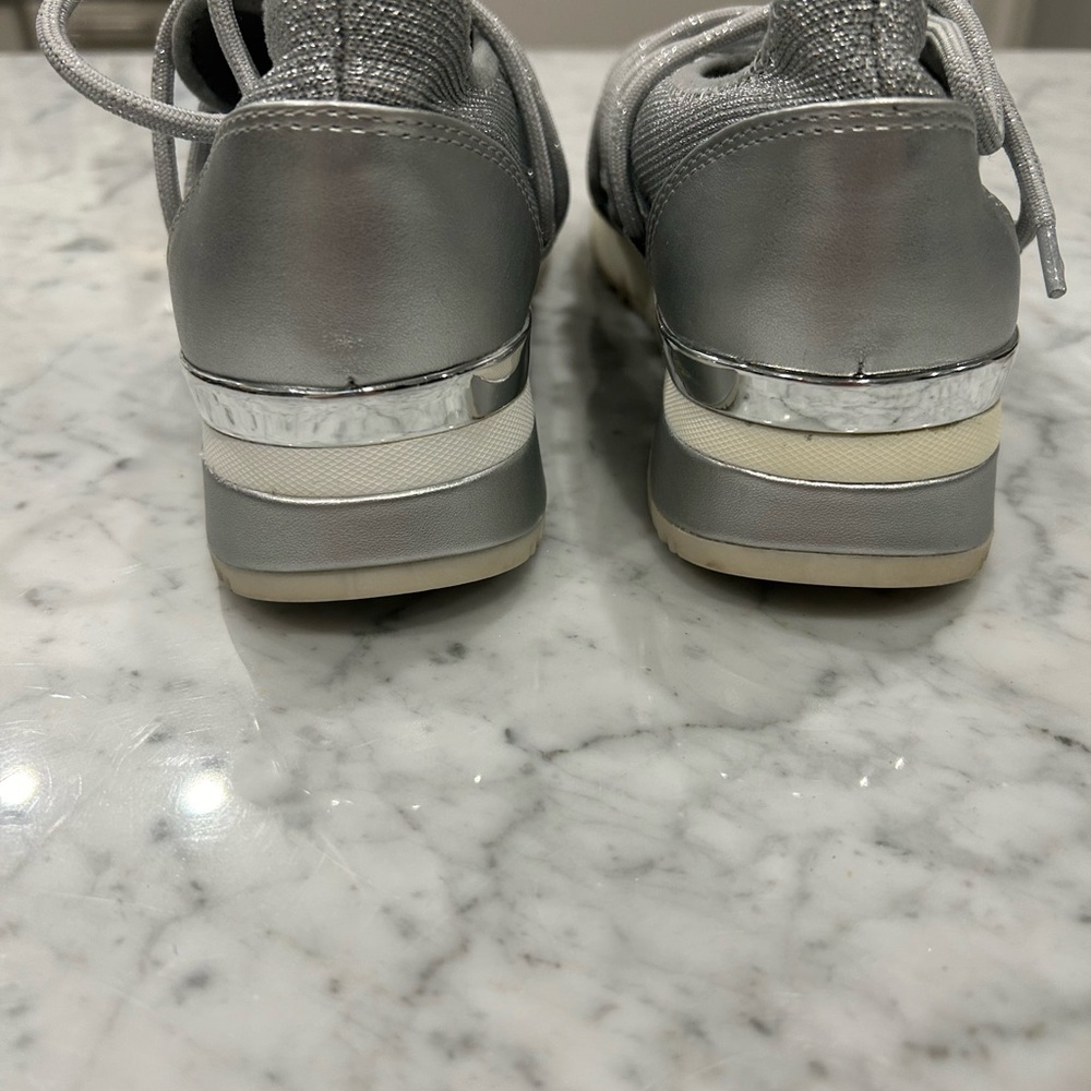 Urban sport by J slides women’s metallic silver slip on sneaker women’s 8. EUC - Picture 3 of 6